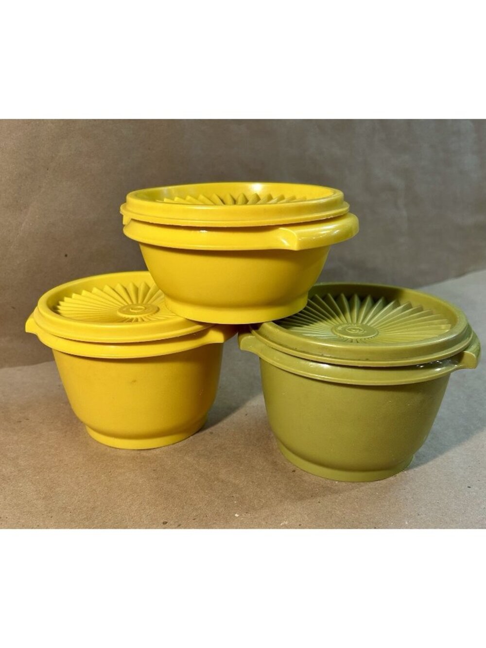 Lot of 3 Tupperware Servalier Bowls, #1323 (1) and #886 (2) w/Matching Lids #812